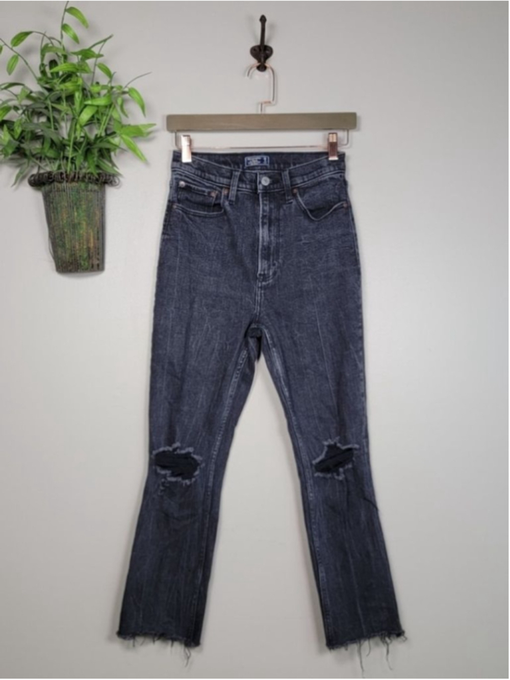 AF 2 Abercrombie & Fitch Ultra High Rise Mom Jeans Black Distressed Frayed Raw